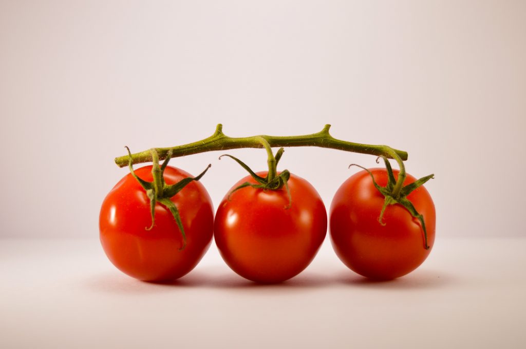 tomato glowing skin hair healthy food