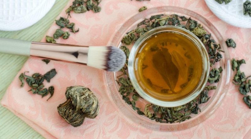 make-diy-green-tea-toner-at-home-open-pores-dry-skin