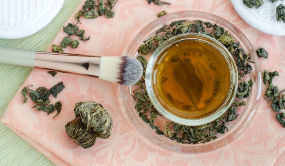 make-diy-green-tea-toner-at-home-open-pores-dry-skin