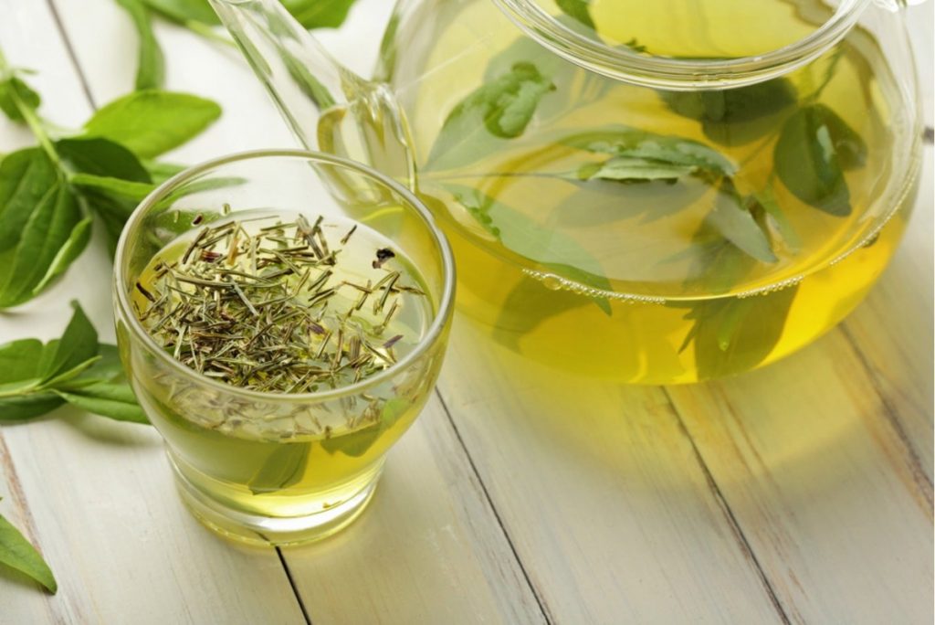 make-diy-green-tea-toner-at-home-open-pores-dry-skin