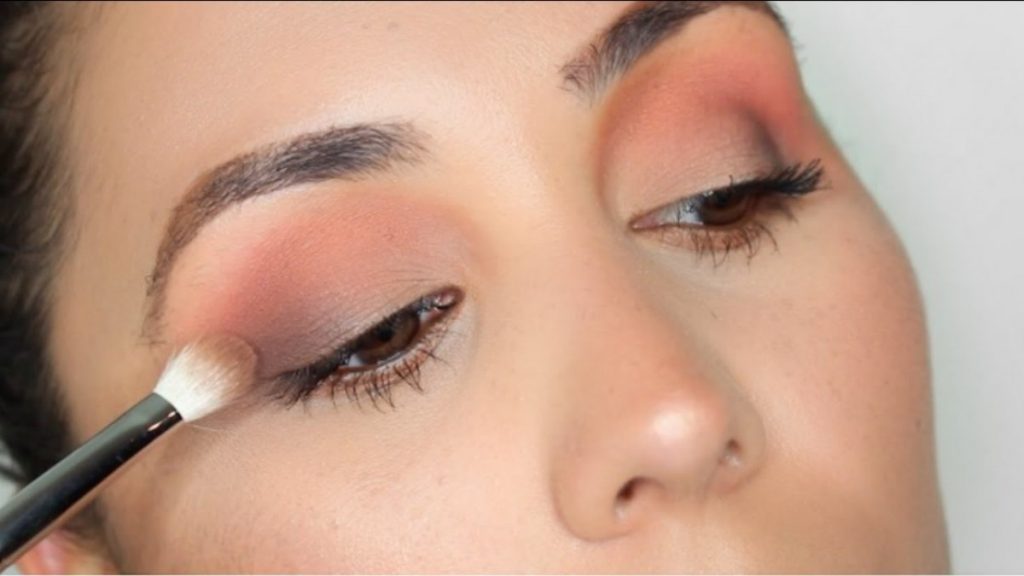 blending eyeshadow