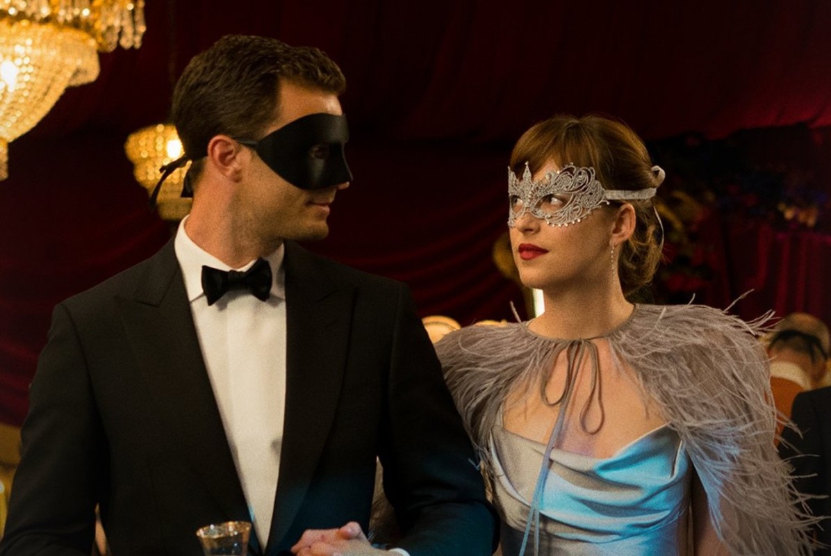 How To Dress For A Masquerade Ball?