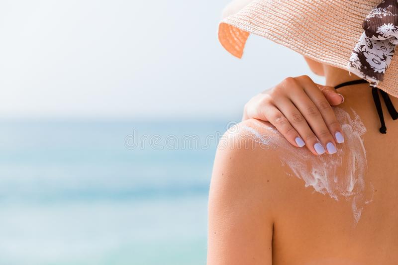 Sunscreen Before or After Moisturizer